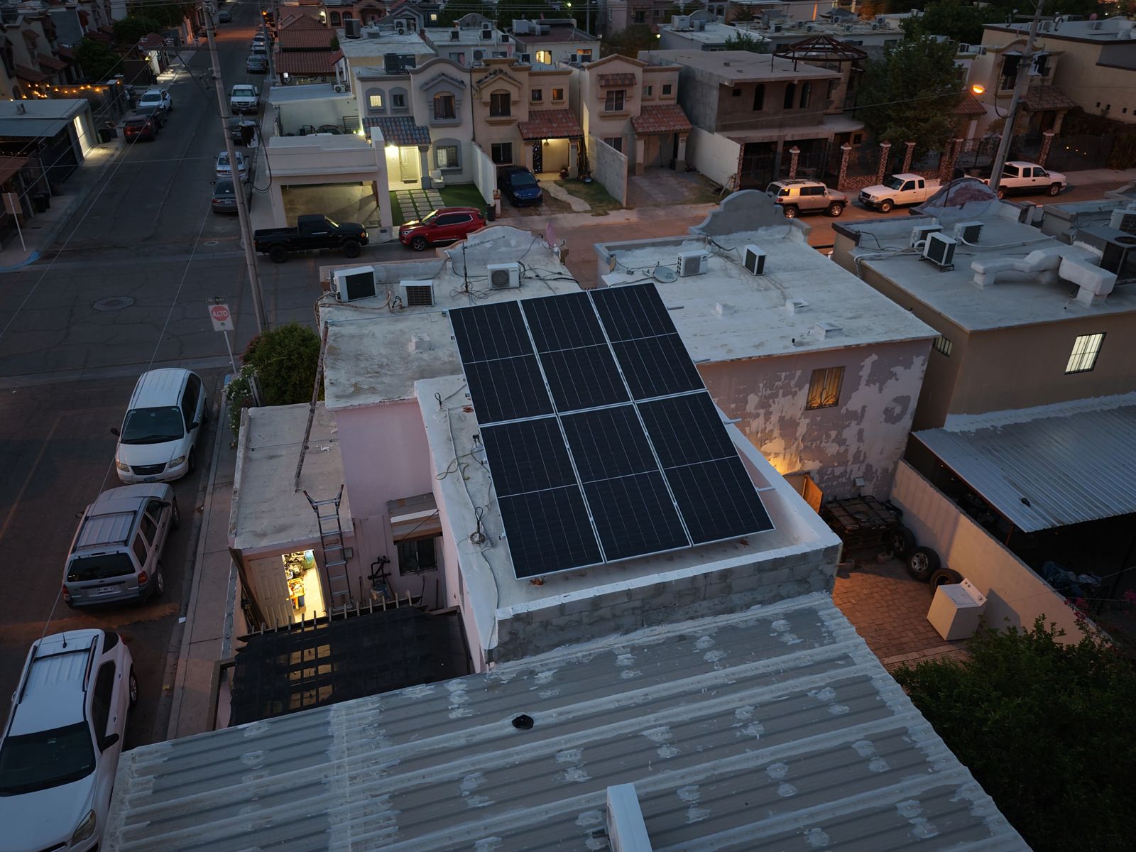 Vista aérea de instalación fotovoltaica